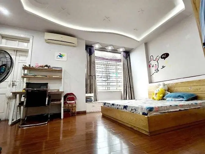 Bán Nhà Nguyễn Khánh Toàn, Vỉa Hè, Lô Góc, Oto Tránh, 5T Giá 18 Tỷ