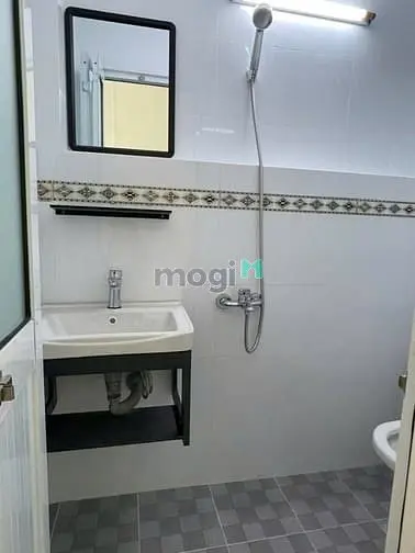 Nhà Đẹp Ở Ngay Tại Trần Hưng Đạo Q.5 - 3 Tầng - Giáp Quận 1