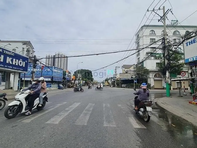 Giảm 4 Tỷ ,Bán Tòa Nhà Building , 2 Mặt Tiền , 270M2 , 6 Tầng , Dĩ An