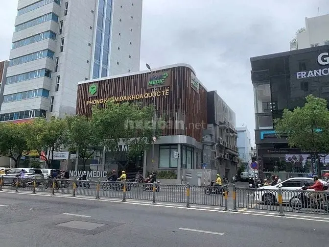 Cho Thuê Nhà Mt 187 Nguyễn Văn Trỗi, P.10, Q.pn. Dt 23X30M. Giá 580Tr