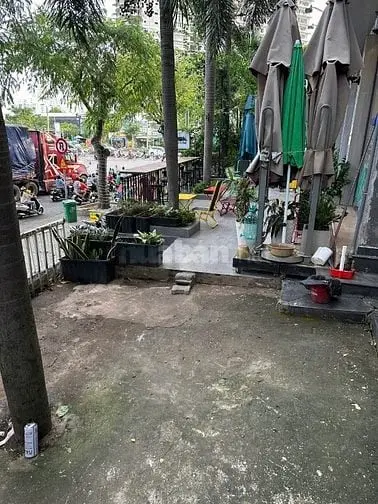 Cho Thuê Shop Chân Đế Mặt Tiền Hoàng Quốc Việt Vị Tri Đẹp .