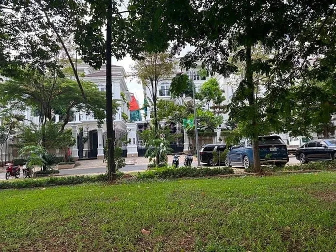 Biệt Thự 5 Tầng Cityland Q.7 – View Công View – Gần Sông – Có Hồ Bơi