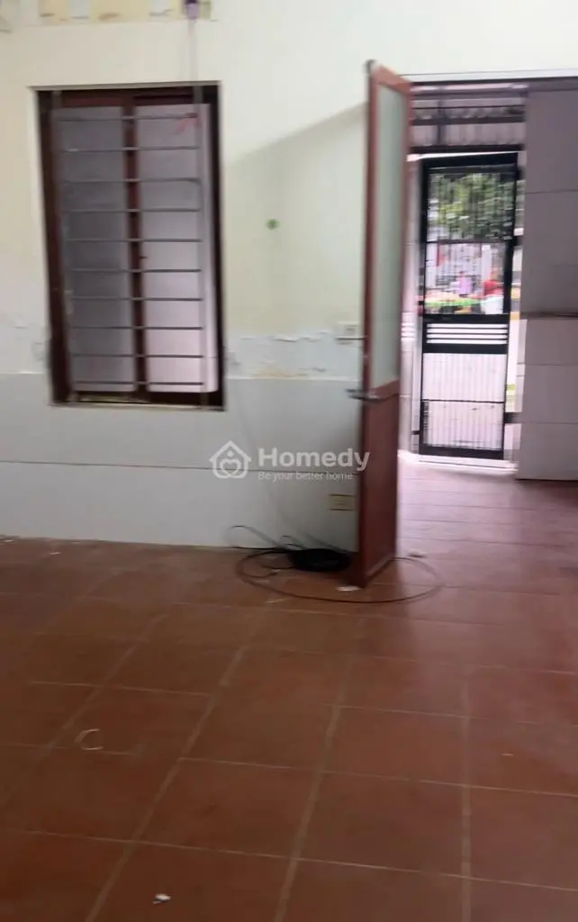 1,8 Tỷ Nhà Cấp 4 Cũ Mặt Ngõ Kinh Doanh Ô Tô Tránh