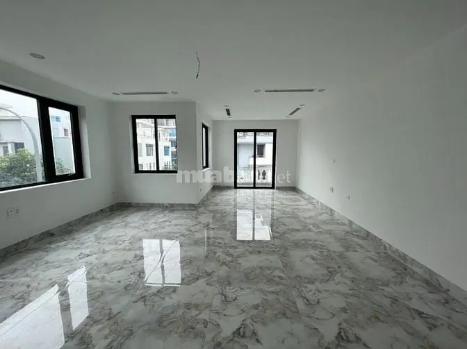 Cho Thuê Biệt Thự Nguyễn Xiển:180M2, 6 Tầng, Thông Sàn,Thang Máy 50Tr