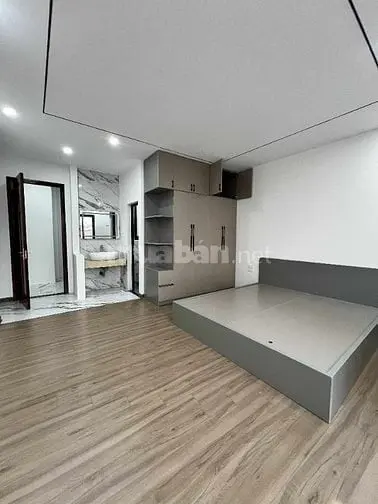 Tìm Chủ Mới Cho Căn Nhà 6 Tầng Xây Độc Lập Tại Phố Trạm
