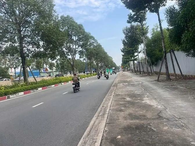 Hêt Vốn Cần Bán Lô Đất Đẹp Năm Xác Caotốc Mp-Tv Dt 5X30 150M2 Sổ Sẵn