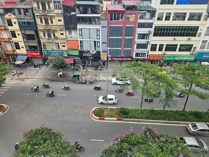 Bán Nhà Ngõ 780 Đê La Thành. 50 M2 , Nhà Cấp 4 , Mt 3,8 M, Giá 6,35 Tỷ