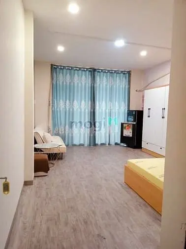 Căn Hộ Balcony Full Nội Thất Gần Phố Ẩm Thực Phan Xích Long