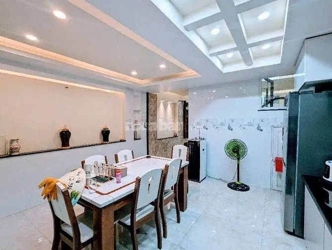 Gần Chợ Phước Long, Q.7, Dt 5X16M