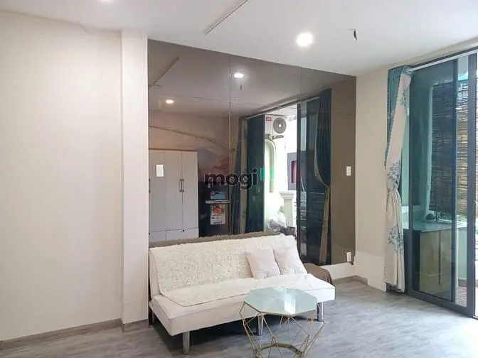Căn Hộ Balcony Full Nội Thất Gần Phố Ẩm Thực Phan Xích Long