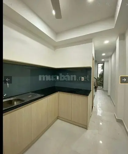 Bán Gấp Nhà Nguyễn Thị Minh Khai P.bến Thành Q.1 Mới 4 Tầng Chỉ 8,3 Tỷ