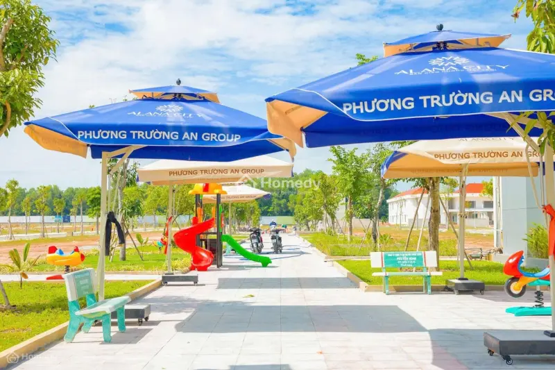 Suất Ngoại Giao Giảm 200 Triệu! Lô Góc Đối Diện Quảng Trường Giải Trí Tphcm Mới, Chỉ 980 Triệu/Nền
