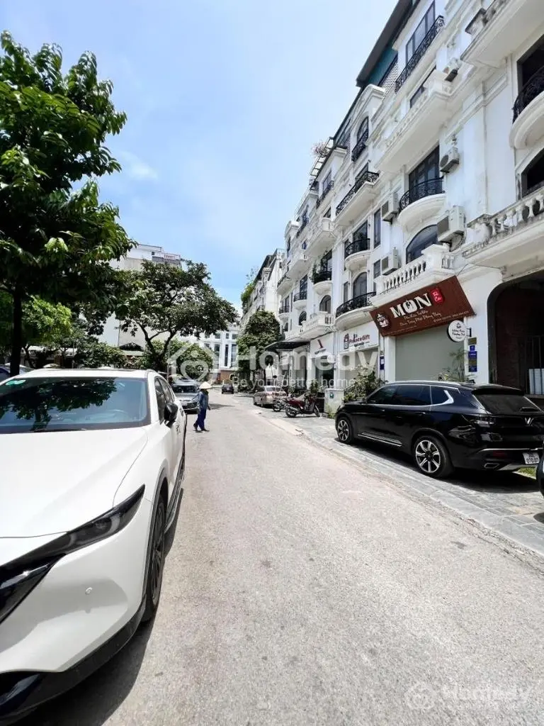出售–越南河内Cầu Giấy区Dịch Vọng Hậu写字楼–土地288㎡–9层–临街16米–售价：2,000亿越南盾