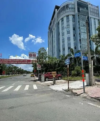Cần Bán Đất Dt:5X18 Mặt Tiền Trương Gia Mô Vị Trí Thương Mại Hiếm Có.