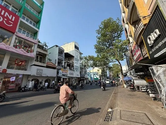 Cho Thuê Nhà Góc 2 Mt Đường Nguyễn Trãi Quận 5.Kc: 7 Tầng.giá 350Tr