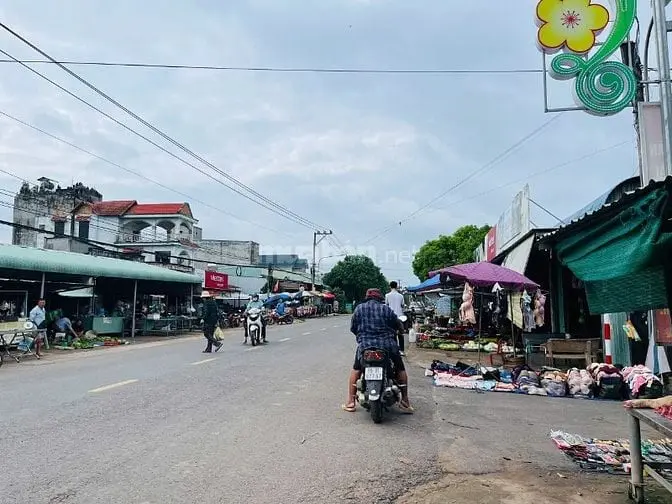 Đất Ngay Chợ_ Kinh Doanh Tốt._ Giá Rẻ Chưa Từng Thấy .