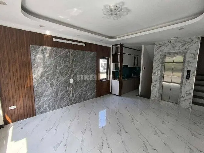 Bán Toà Văn Phòng Đội Cấn, 2 Thoáng, 76M2 × 7 Tầng Thang Máy, 37.5 Tỷ