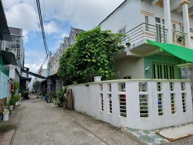 Nhà Đẹp 2 Tầng Gần Chợ Hưng Long Giá Chỉ 630 Triệu