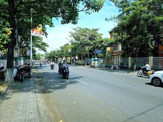 Mặt Tiền Cmt8 Vòng Xoay Nhà Thờ 28M2 Đất 4,5 Tỷ Nhà 3 Tấm 100M2 Sàn