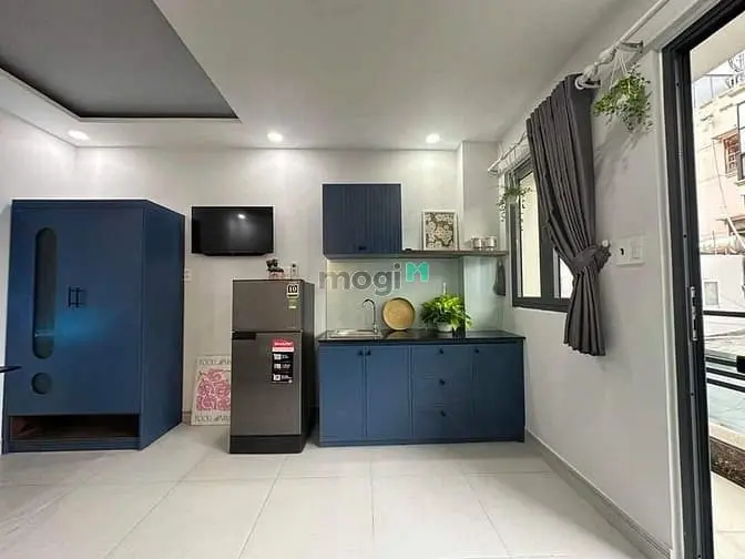 Cho Thuê Phòng Ban Công Rộng - Nội Thất Đầy Đủ - Trung Tâm Quận 10