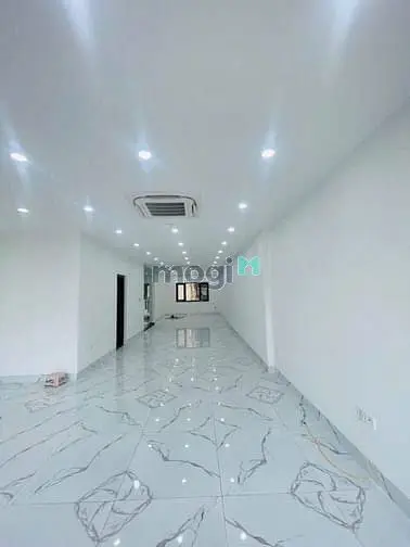 Mặt Dựng Toà Nhà Ốp Full Kính, Số 24 Hoàng Việt, Phường Tân Sơn Nhất