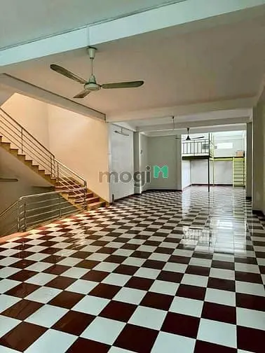 Nguyên Tầng 2, (5X22M, Toilet, Bãi Xe). Hẻm 3.5M 8/32B Tân Hóa Q11