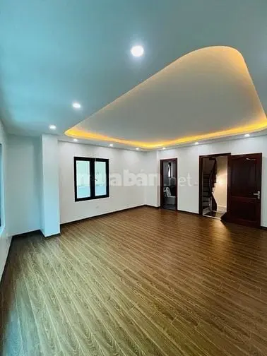 Nhà Mặt Phố Đội Nhân Dt:41/5 Tầng/ Mt:4,8M Thang Máy