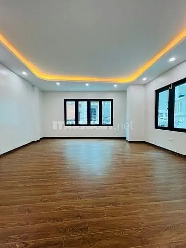 Nhà Mặt Phố Đội Nhân Dt:41/5 Tầng/ Mt:4,8M Thang Máy