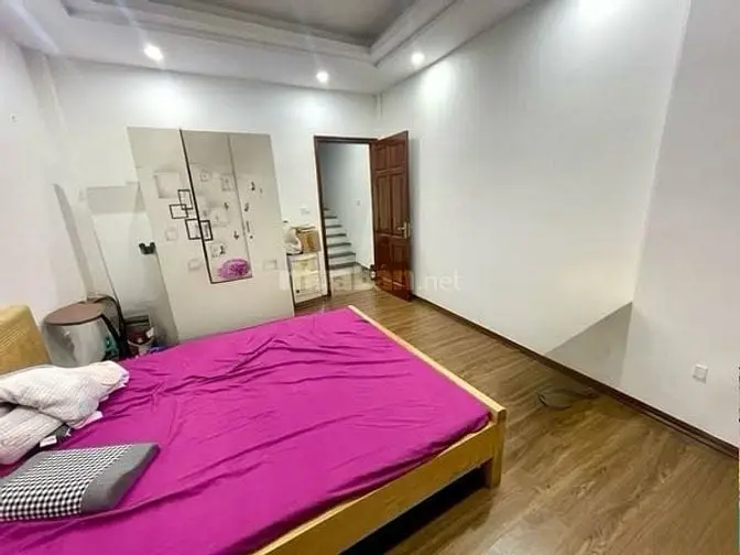Phố Bồ Đề - Nhà 5 Tầng - 3 Pn, Gần Phố, Gần Ô Tô Đỗ - Hơn 6 Tỷ