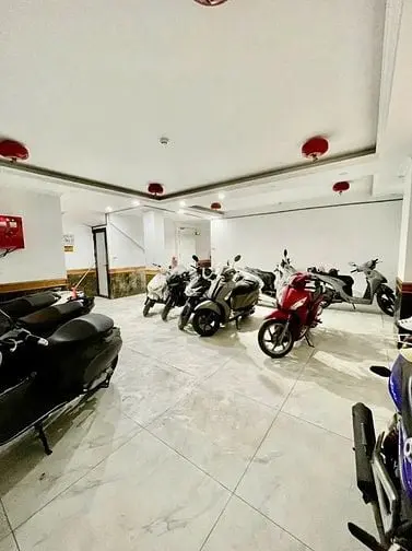 Chính Chủ Bán Nhà Quận Cầu Giấy. Lô Góc Ô Tô Tránh, Giá Siêu Rẻ.