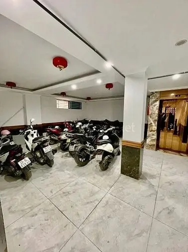 Chính Chủ Bán Nhà Quận Cầu Giấy. Lô Góc Ô Tô Tránh, Giá Siêu Rẻ.