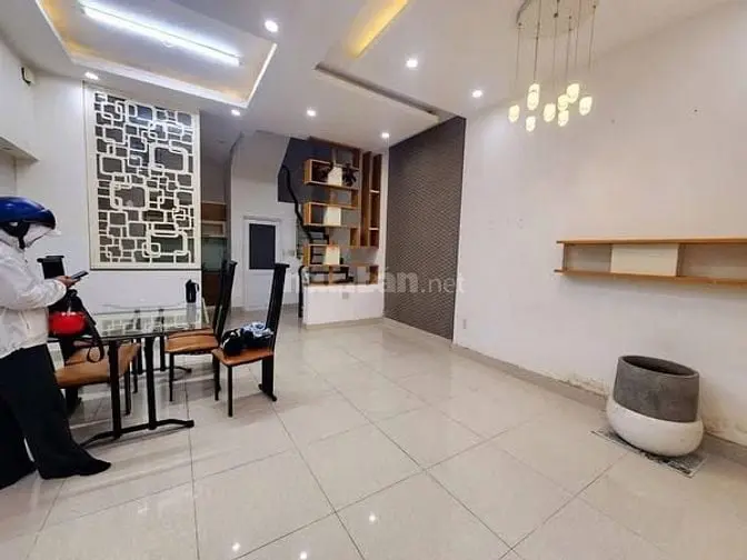 6,25Tỷ Nhà 2 Lầu Đúc 4Pn Hẻm Ba Gác Quay Đầu Sổ Hồng Riêng P2Q8