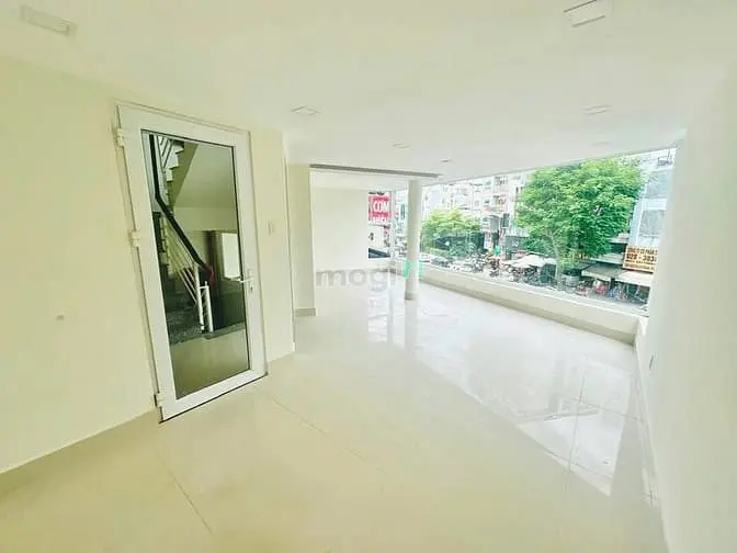Cho Thuê Nhà 2 Mặt Tiền Nguyễn Trãi & Nguyễn Cư Trinh, Quận 1