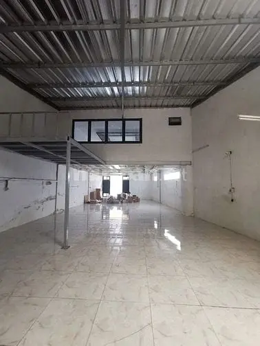 Cho Thuê Kho Mặt Đường 8M . Dt 165M2 ( 4.5 X 30 , Nở Hậu 8M ) ,