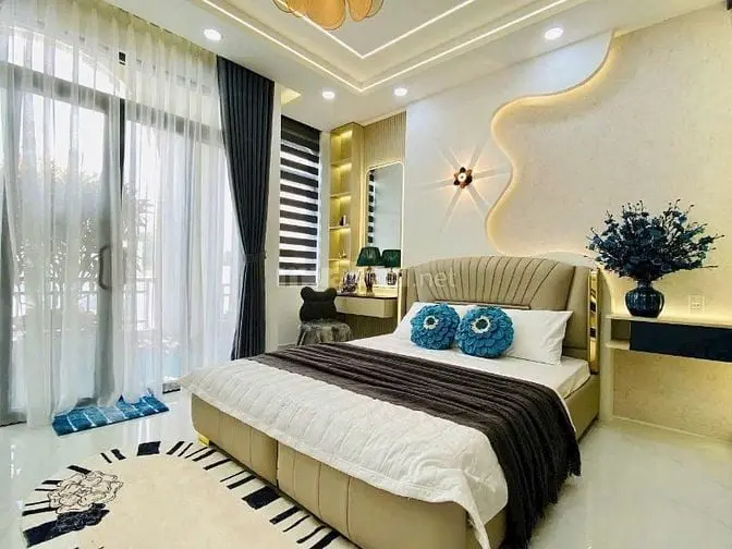 Nhà Sân Vườn 2Tầng 8X9,8(90M2) Hẻm 3M Thích Quảng Đức - Hoàng Hoa Thám