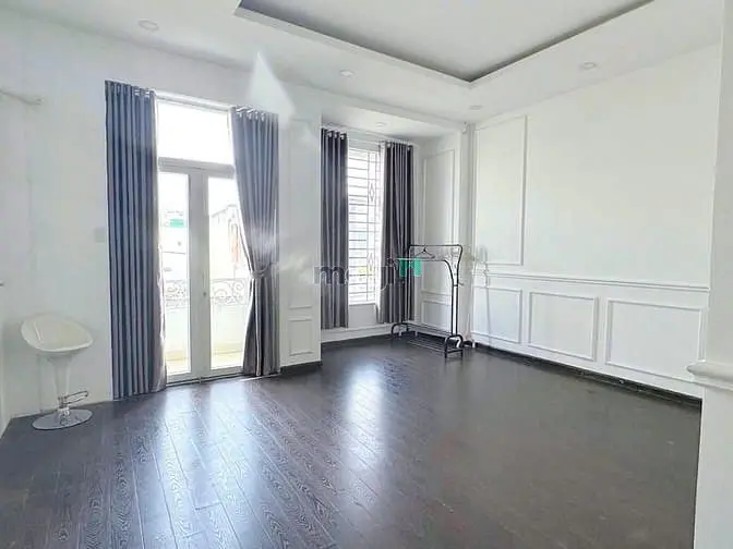 Nhà Mt Nguyễn Đình Chính 5,5X18M Hầm.trệt. 4L,7P,7Wc, Có Ml.tốt Vp.spa