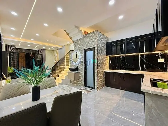 Bán Nhà Phố 2 Lầu Sân Thượng – Full Nội Thất – Đường Huỳnh Tấn Phát,