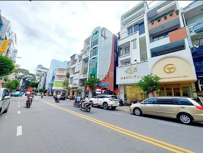 Shop Mt Võ Văn Tần, Q3. Dt: 4,2X20M, Kc: Trệt 3 Lầu. Giá: 55Tr