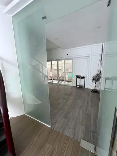 Nhà Mt Nguyễn Đình Chính 5,5X18M Hầm.trệt. 4L,7P,7Wc, Có Ml.tốt Vp.spa