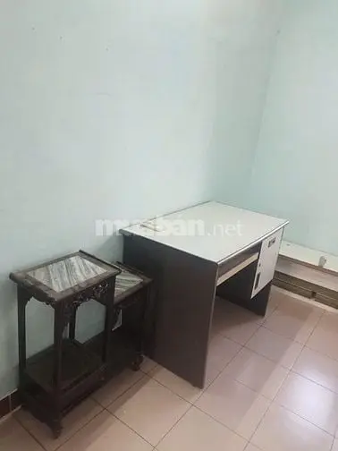 Cho Thuê Nhà 3 Tầng, 3 Mặt Thoáng, Cách Đường Cầu Giấy 70M