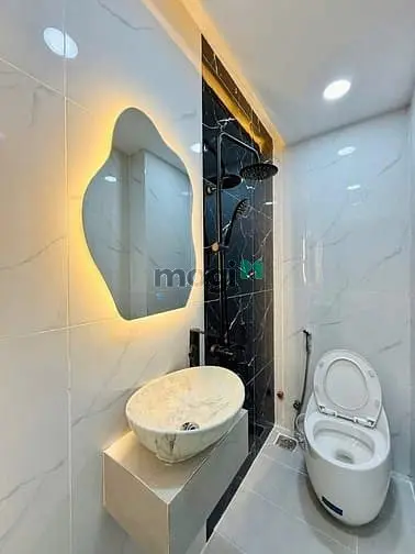Bán Nhà Phố 2 Lầu Sân Thượng – Full Nội Thất – Đường Huỳnh Tấn Phát,