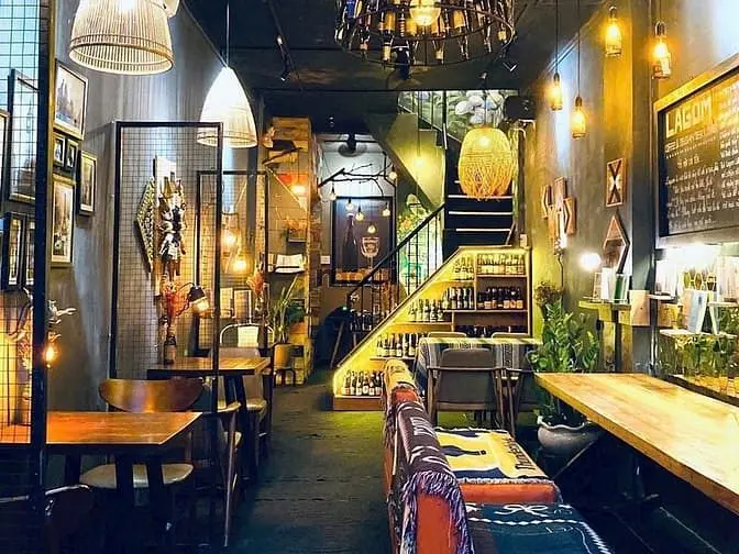 Cafe - Trà Sữa Góc 2Mt Trần Đình Xu, Q1. Dt: 5,2X20M, Kc: Trệt 3 Lầu.