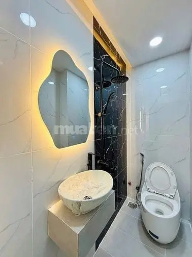 Bán Nhà Phố 2 Lầu Sân Thượng – Full Nội Thất – Đường Huỳnh Tấn Phát,