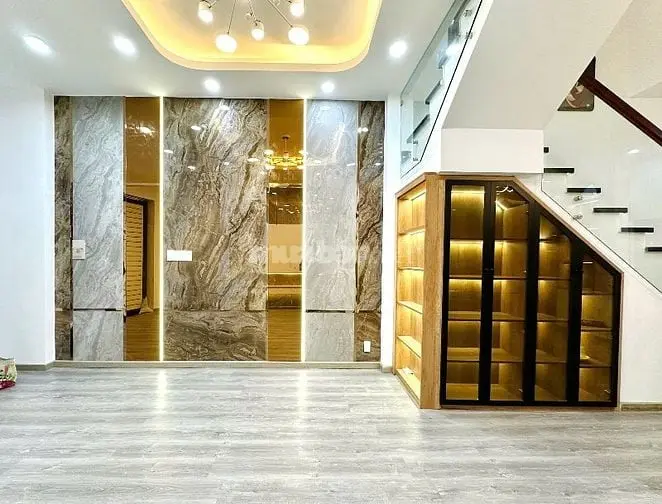 ⭐️Nhà 4 Lầu Dt:4,25X13M Cao Cấp Góc 3 Mặt Hẻm Xe Hơi Nguyễn Đình Chính