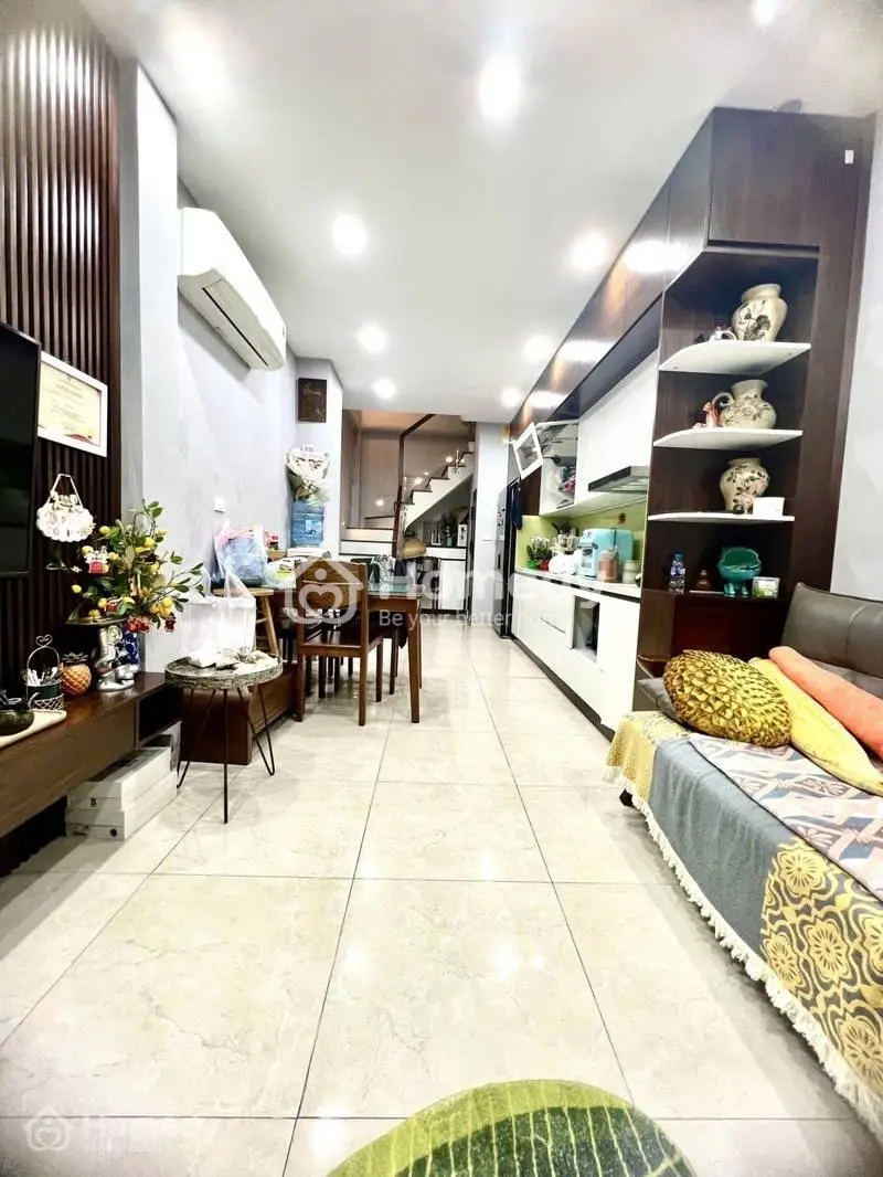 Cầu Giấy - Phân Lô Cực Đẹp - 39M2 5 Tầng Ở Ngay - Ô Tô Đỗ Rất Gần