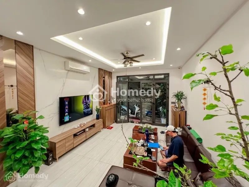 Bán Nhà Nguyễn Văn Huyên 70M2 × 5 Tầng Mt 4.2M - Ngõ Ô Tô - Khu An Ninh Tốt - Xách Vali Về Ở Ngay!