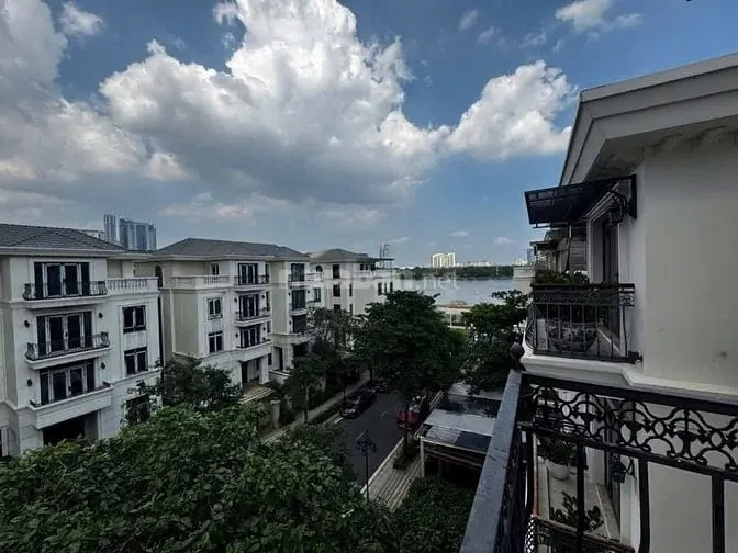 Cho Thuê Biệt Thự Bason Q1 . • Kết Cấu : 1 Hầm + 4 Tầng