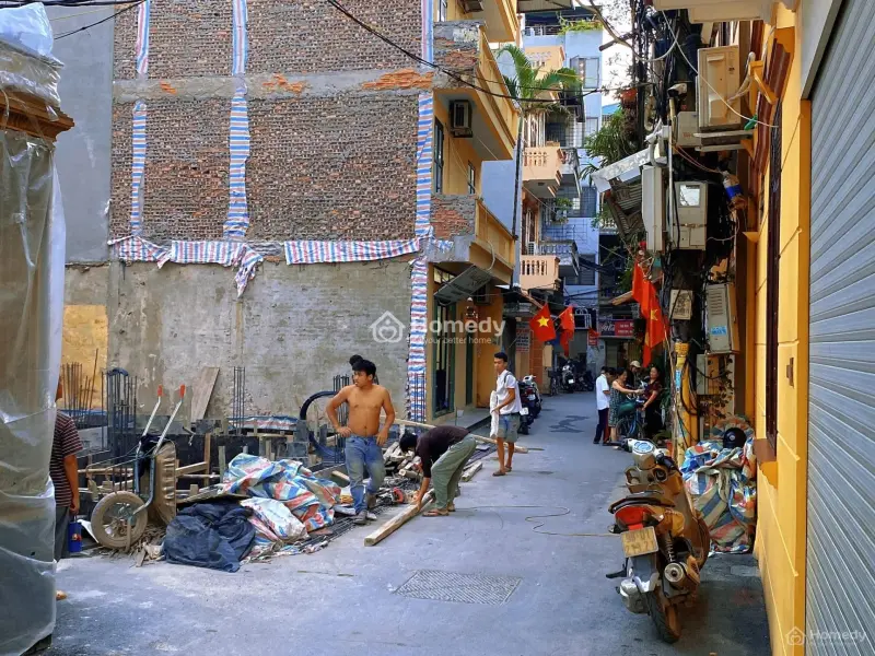 Mặt Ngõ - Hoàng Quốc Việt 37M2- Lô Góc 3 Thoáng , Thang Máy, Gara Ô Tô- Chỉ 16 Tỷ