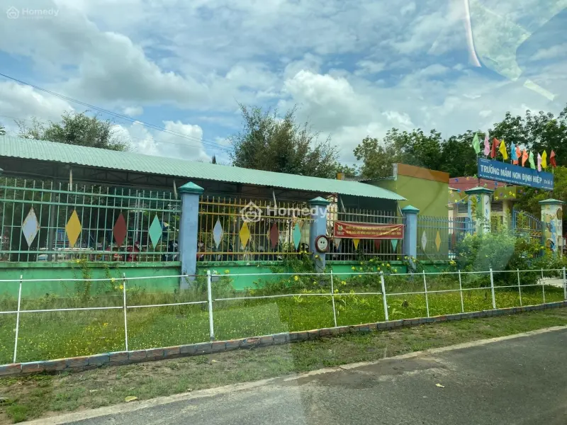 Thua Lỗ, Bán Gấp Lô 420M2 Đối Diện Ủy Ban, Dân Cư Đông, Gần Chợ Và Trường Học