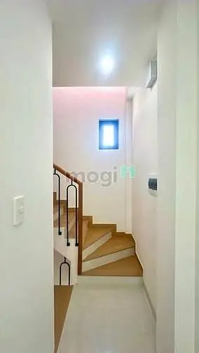 Nhà Đẹp 3 Tầng – Gần Chợ Tân Hương – Vừa Ở Vừa Đầu Tư